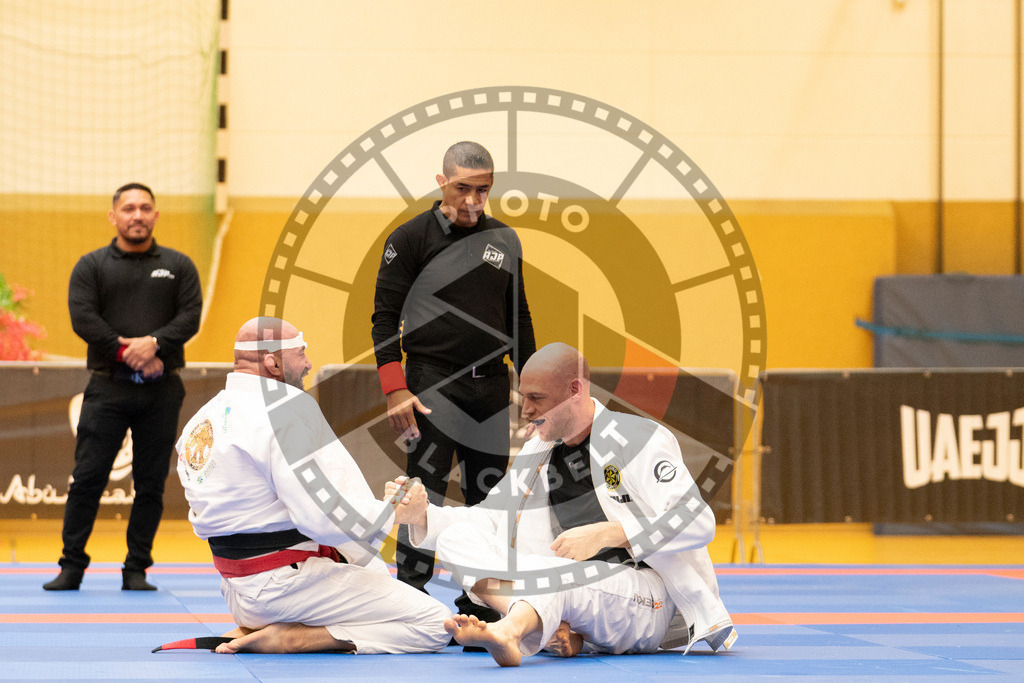 20231118PBB10617 | Fighters compete during the AJP Tour 600 Frankfurt Championship in Frankfurt/Main, Germany, on November 18, 2023.