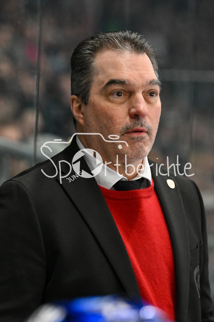 Augsburger Panther - Nürnberg Ice Tigers | im Bild Larry MITCHELL Headcoach Augsburger Panther / Freisteller / Einzelfoto / DEL: Augsburger Panther - Nuernberg Ice Tigers, Curt Frenzel Stadion am 03.01.2025