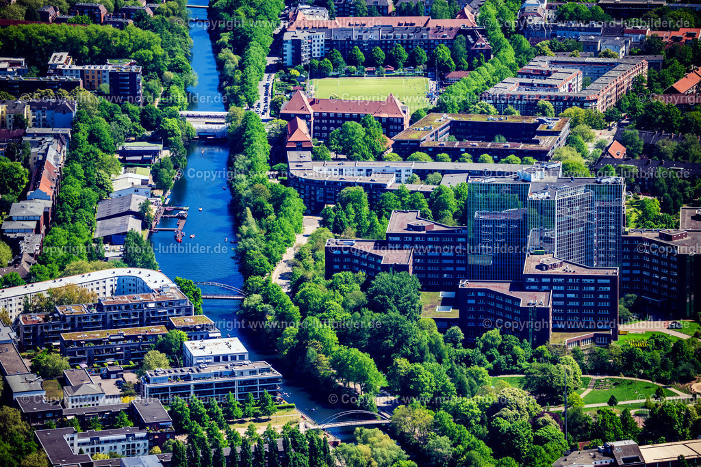 Hamburg_Winterhude_Osterbekkanal_ELS_3701010525 | HAMBURG 01.05.2025 Stadtansicht am Ufer des Flußverlaufes " Osterbekkanal " im Ortsteil Barmbek-Süd in Hamburg, Deutschland. // City view on the river bank " Osterbekkanal " in the district Barmbek-Sued in Hamburg, Germany. Foto: Martin Elsen