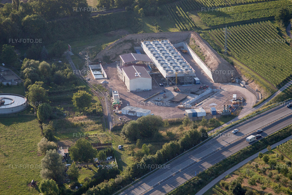 Baustelle des Erdwärmekraftwerkes des Heizkraftwerkes Geothermie an der A65 | Luftbild: Baustelle des Erdwärmekraftwerkes des Heizkraftwerkes Geothermie an der A65 in Insheim im Bundesland Rheinland-Pfalz in Deutschland. Foto: IMG_51025.jpg vom 22.07.2012 durch Werner Riehm/FLY-FOTO.de - Realisiert mit Pictrs.com