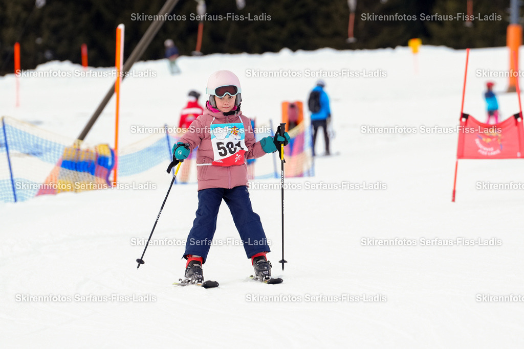 SRF_02.01.2026_1008 | Skirennfotos,Serfaus,Fiss,Ladis,Kinderskirennen,Winter,Tirol,Oberland,skirace,SFL,feelfree,weil wir's genießen,ski,Ski,skifahren,Sonnenplateau, - Realisiert mit Pictrs.com
