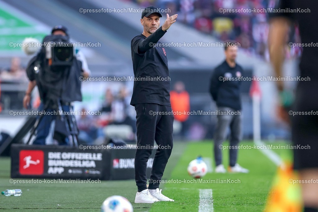 F9524042601039 | 24.04.2026, Fußball, Fortuna Düsseldorf - SC Dynamo Dresden, 2. Fußball Bundesliga, Herren, Merkur Spiel-Arena, 31. Spieltag, Saison 2025 2026: Cheftrainer Alexander Ende (Fortuna Düsseldorf) gestikulierend am Spielfeldrand   DFB regulations prohibit any use of photographs as image sequences and or quasi-video.