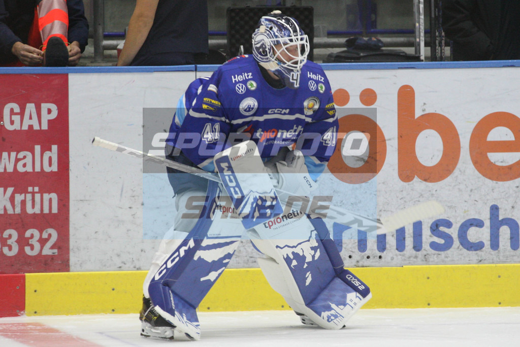 SC Riessersee - Höchstadt Alligators | Michael Boehm - Eishockey Oberliga Süd SC Riessersee - Höchstadt Alligators - © Sportfoto-Sale (MK) - Realisiert mit Pictrs.com
