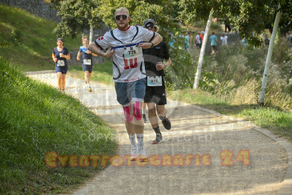 250824_1500_EX1_8277 | Sportfotografie im Rhein-Sieg Kreis, Köln, Bonn, NRW, Rheinland Pfalz, Hessen, etc. Unser Tätigkeitsfeld umfasst den Laufsport vom Volkslauf über den Marathon, Duathlon, Triathon bis zum Ultralauf wie Kölnpfad Ultra oder Schindertrail.