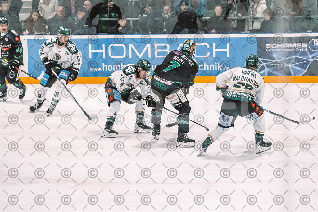 Alligators_vs_Erding_12_12_2025-185 | Höchstadt Alligators Fotogalerie: Eishockey-Action aus Franken. Professionelle Spielfotos, Portraits & Stadionbilder zum Download. Jetzt entdecken! - Realisiert mit Pictrs.com