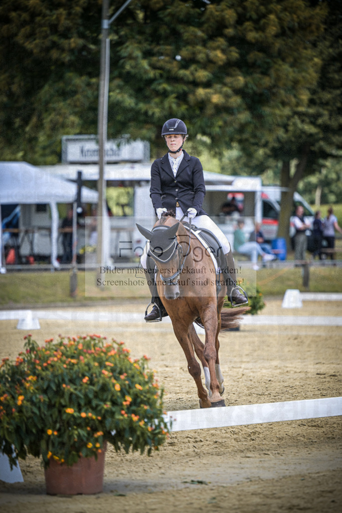 DOS_4718 | Entdecke hochwertige Reitturnierfotos von Foto Oger. Professionell, emotional und authentisch – jetzt Lieblingsmomente im Shop bestellen.Deutschlandweite Turnierfotografie. - Realisiert mit Pictrs.com
