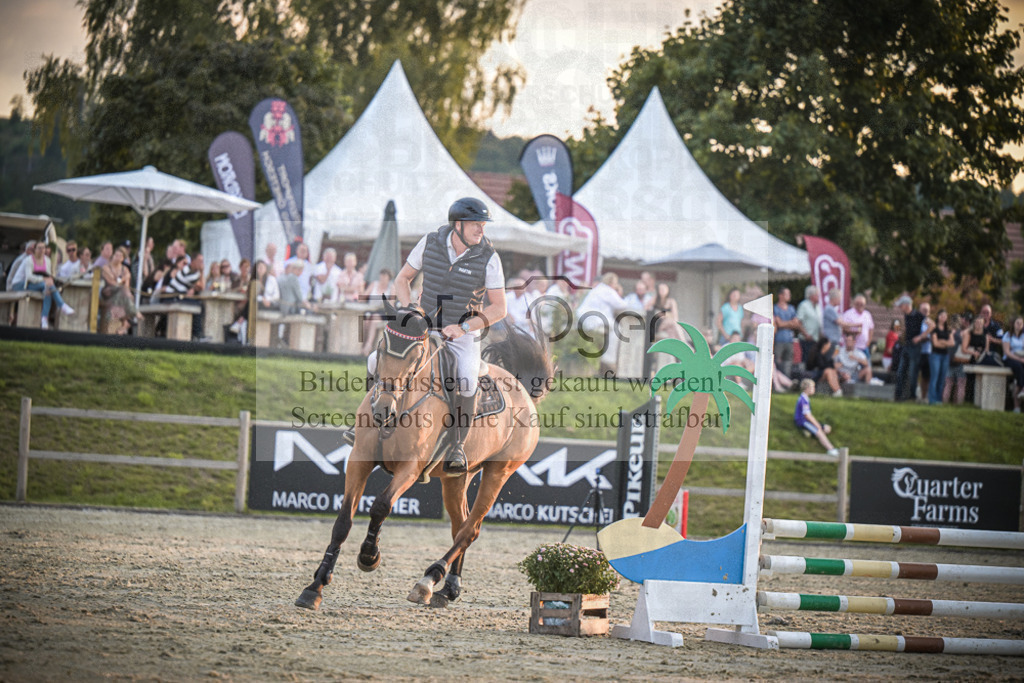 DOS_1973 | Entdecke hochwertige Reitturnierfotos von Foto Oger. Professionell, emotional und authentisch – jetzt Lieblingsmomente im Shop bestellen.Deutschlandweite Turnierfotografie. - Realisiert mit Pictrs.com