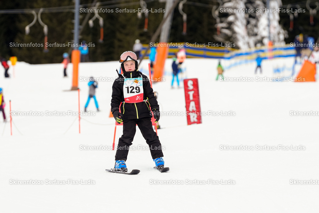 SRF_02.01.2026_0088 | Skirennfotos,Serfaus,Fiss,Ladis,Kinderskirennen,Winter,Tirol,Oberland,skirace,SFL,feelfree,weil wir's genießen,ski,Ski,skifahren,Sonnenplateau, - Realisiert mit Pictrs.com