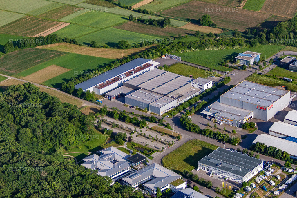 Luftbild: Online GmbH im Ortsteil Jettenburg in Kusterdingen im Bundesland Baden-Württemberg in Deutschland. – Foto: IMG_67689.jpg vom 09.06.2014 durch Werner Riehm/FLY-FOTO.de – Auflösung des Originals: 4752 x 3168 px – Xenudo – Xenudo