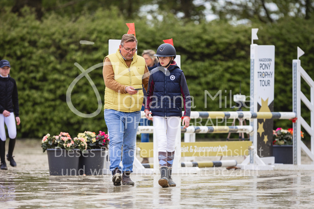 240426_Olfen-Vinnum_PonyTrophy-107 | Deine schönsten Turniermomente als professionelle Fotos! Entdecke hochwertige Pferdesport-Fotografie im Online-Shop. Jetzt Fotos finden & bestellen!