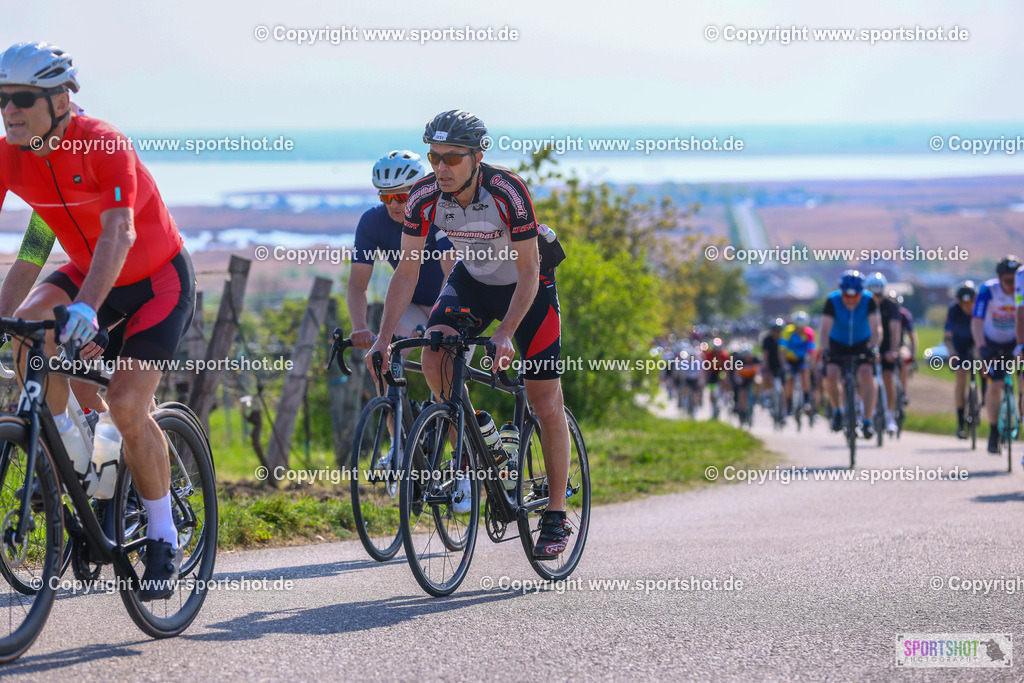 TRA_1011 | Neusiedlersee Radmarathon 2026@sportshot_your_pictrs #yourpictures#roadtowm2029 #nrm #neusiedlerseeradmarathon #neusiedlersee #neusiedlerseetourismus #burgenland #mörbisch #nrm26 #burgenlandtourismus #voglundco #poweredbyburgenlandtourismus #radsport #rad #marathon #ucigranfondo #visitburgenland #ucigranfondoworldseries