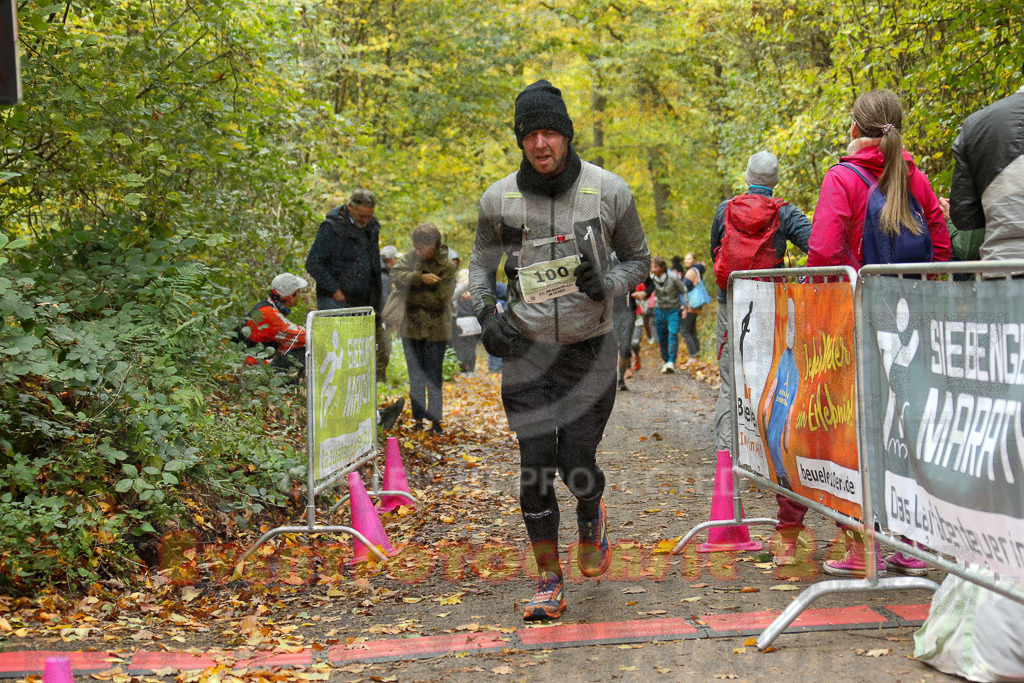 251026_1318_EX1_3158 | Sportfotografie im Rhein-Sieg Kreis, Köln, Bonn, NRW, Rheinland Pfalz, Hessen, etc. Unser Tätigkeitsfeld umfasst den Laufsport vom Volkslauf über den Marathon, Duathlon, Triathon bis zum Ultralauf wie Kölnpfad Ultra oder Schindertrail.