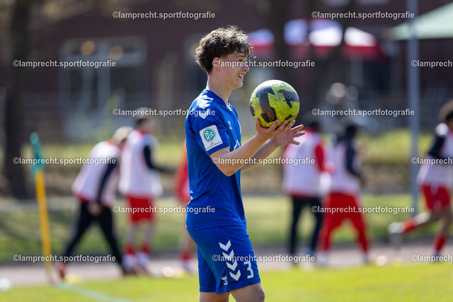 Fußball I Junioren I Saison 2025-2026 I DFB-Nachwuchsliga I 8. Spieltag I JFV Lübeck - 1. FC Magdeburg 80 | Henrik Jakob (3, 1. FC Magdeburg) - Realisiert mit Pictrs.com
