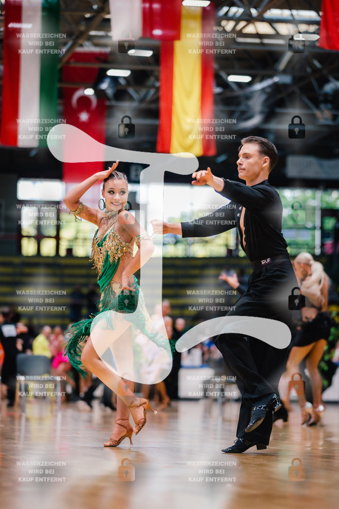 Hessen Tanzt WDSF Open Youth Latin 37th (50) Andrey Markin _ Alissa Fritzler (ATC Blau-Gold in der TSG 1845 Heilbronn)-2025-05-17-1044 | Webshop for digital downloads and prints of dance sport, event & show photographer Julian Link - Realisiert mit Pictrs.com