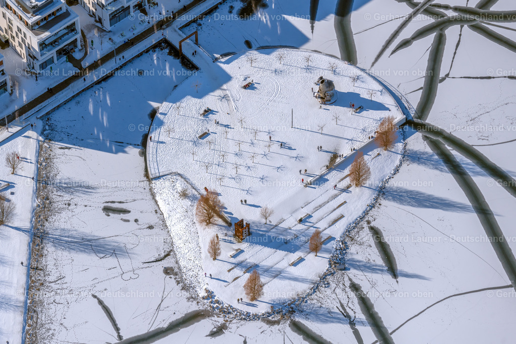 4043864 | DORTMUND 13.02.2021 Winterlich schneebedeckte Kulturinsel auf dem " Phoenix See " im Ortsteil Hörde in Dortmund im Ruhrgebiet im Bundesland Nordrhein-Westfalen, Deutschland. Weiterführende Informationen bei: DSW21 Dortmunder Stadtwerke AG. // Wintry snowy lake Island on the Plateau on " Phoenix See " in the district Hoerde in Dortmund at Ruhrgebiet in the state North Rhine-Westphalia, Germany. Further information at: DSW21 Dortmunder Stadtwerke AG. Foto: Gerhard Launer