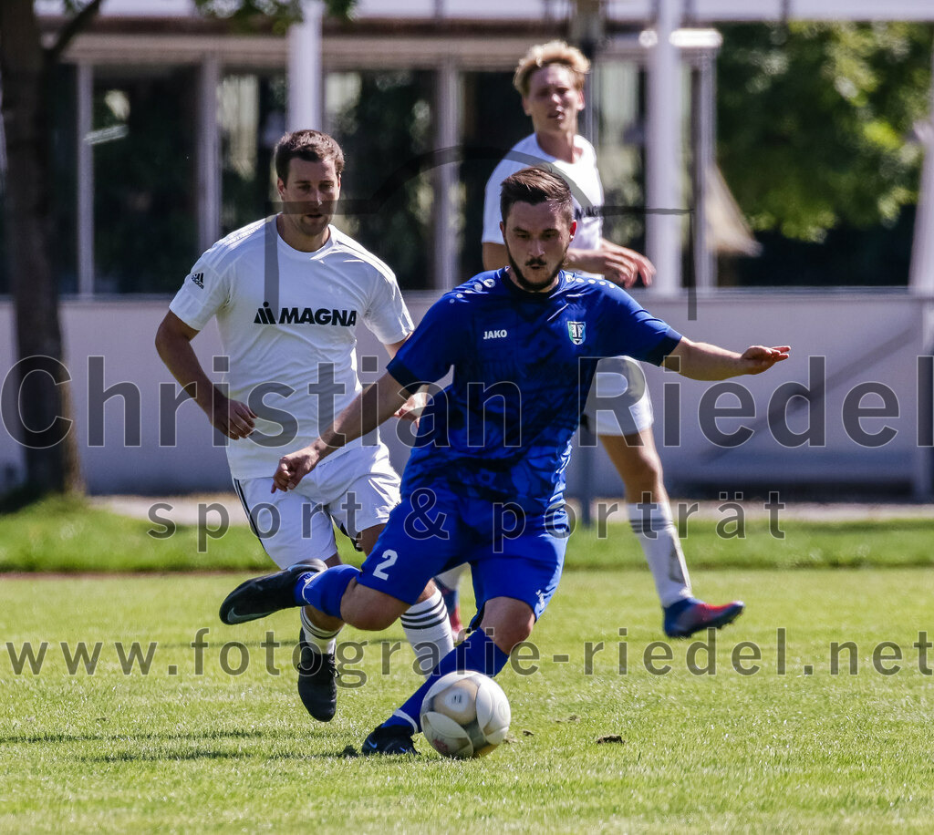 2023-09-02_043_SG_Markt_Schwaben_gegen_TSV_Hohenbrunn | Markt Schwaben, Deutschland, 02.09.2023:
Fußball, Kreisklasse 2023 / 2024, 3. Spieltag, (SG) Markt Schwaben gegen TSV Hohenbrunn, Endergebnis: 2:0

Florian Niederdorf (SG Markt Schwaben, #8), Matthias Prock (TSV Hohenbrunn, #2)

Foto: Christian Riedel / fotografie-riedel.net