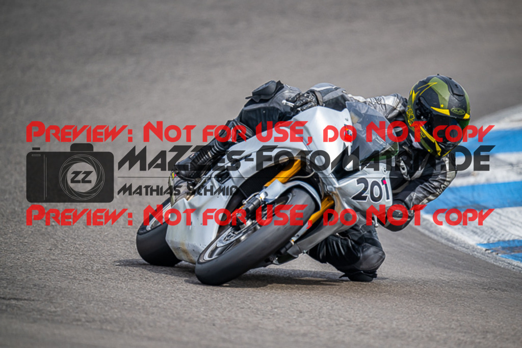 MaZZes_FotoMatrix_230410_7277 | ROT