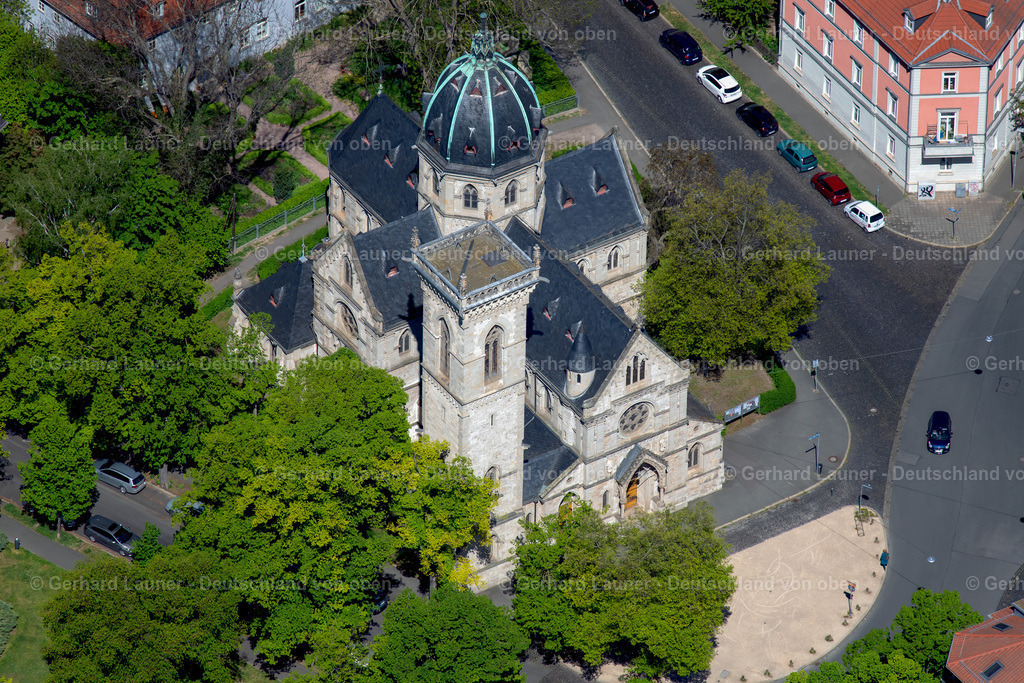 4026870 | WEIMAR 07.05.2020 Kirchengebäude " Herz-Jesu-Kirche " an der Abraham-Lincoln-Straße in Weimar im Bundesland Thüringen, Deutschland. Weiterführende Informationen bei: Katholisches Pfarramt Herz Jesu Weimar. // Church building " Herz-Jesu-Kirche " on the an der Abraham-Lincoln-Strasse in Weimar in the state Thuringia, Germany. Further information at: Katholisches Pfarramt Herz Jesu Weimar. Foto: Gerhard Launer