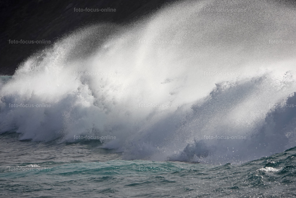 Wild waves | Atlantic breakwater