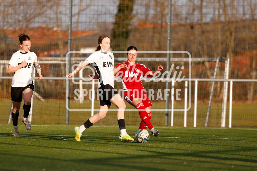 Fußball I Frauen I Saison 2025-2026 I AOK NFV Pokal I SV Meppen 1912 e.v. U20 2 - SpVg Aurich I 01.03.2026-67 | Josefine Wehage (6, SV Meppen 1912 e.v.) Abigail Michelle Ostrem (7, SpVg Aurich) - Realisiert mit Pictrs.com