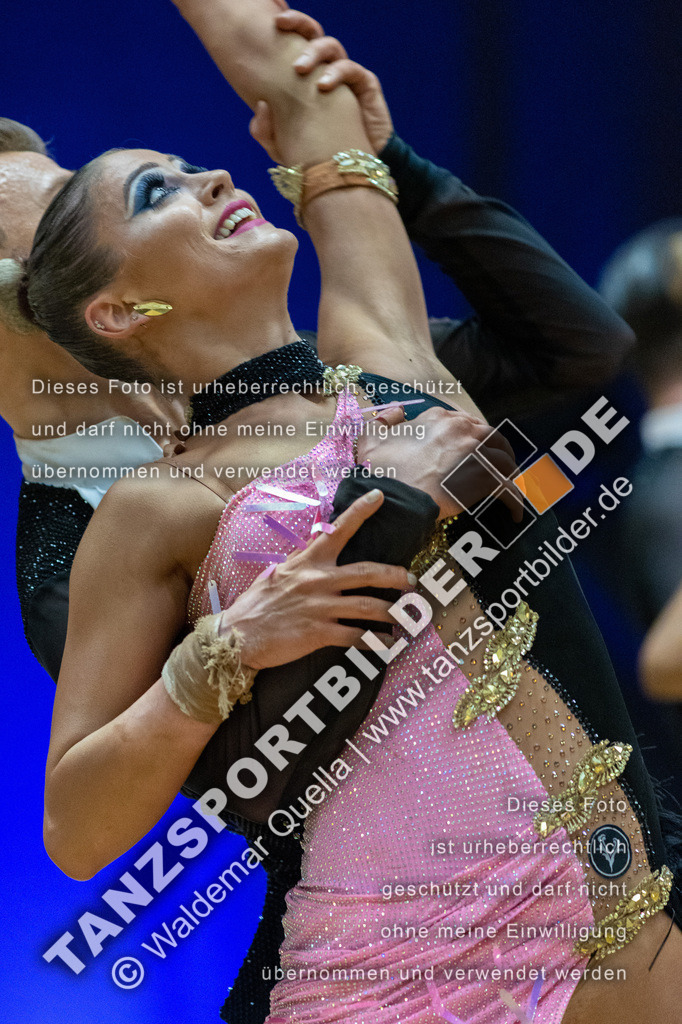 20230114-13837 | Hier finden Sie Tanz Bilder vom Latein und Standard Formationen tanzen. Sportbilder vom Tanzsport. Schöne Fotos und von Weltmeisterschaft, Europameisterschaft, Bundesliga, Regionalliga, Oberliga und Landesliga sowie von GOC Stuttgart, DanceComp, WM Bremen