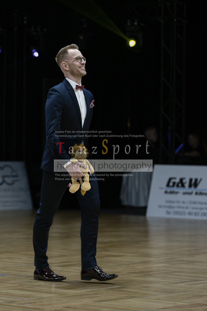 20260124_1BL_Std-Formationen_4831 | Tanzsportbilder, Standardtanz, Lateintanz, WDSF, DTV, LTVB, dancecomp, goc, hessen tanzt, blaues band der spree, walzer, tango, wiener walzer, slowfox, quickstepp, samba, rumba, cha-cha-cha, paso doble. jive, hd-kroft photography, turniertanzsport