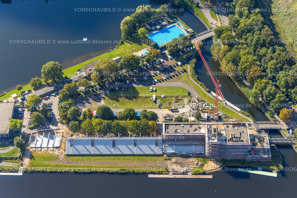 Duisburg241003957 | Luftbild, Baustelle mit Modernisierung Regattahaus und Tribüne an der Regattabahn, Freibad Duisburger Schwimmverein 1898 e.V., Neudorf, Duisburg, Ruhrgebiet, Nordrhein-Westfalen, Deutschland