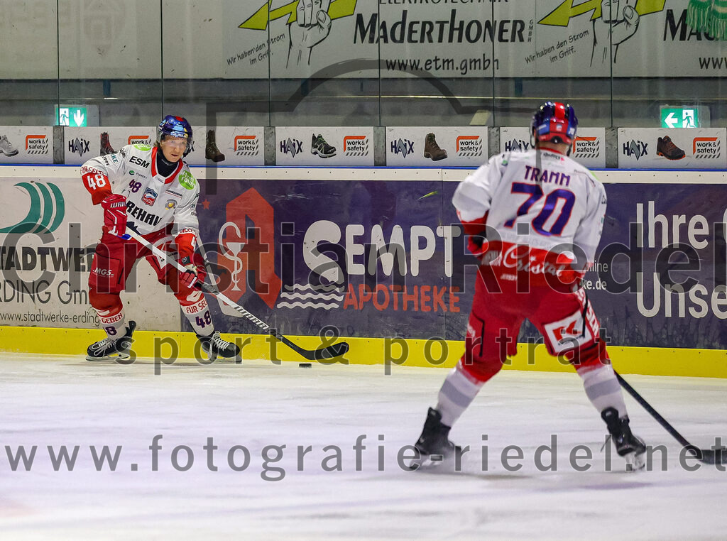 2025-11-16_113_TSV_Erding_gegen_Selber_Woelfe | Erding, Deutschland, 16.11.2025:Eishockey, Oberliga Süd 2025 / 2026, 17. Spieltag, TSV Erding gegen Selber Wölfe, Endergebnis: 3:1Niko Lahtinen (Selber Wölfe, #48), Stephan Tramm (Selber Wölfe, #70)Foto: Christian Riedel / fotografie-riedel.net