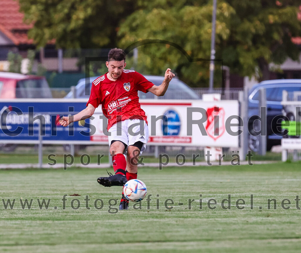 2023-08-25_071_FC_Finsing_gegen_FC_Lengdorf | Finsing, Deutschland, 25.08.2023:
Fußball, Kreisliga 2023 / 2024, 6. Spieltag, FC Finsing gegen FC Lengdorf, Endergebnis: 5:0

Tobias Lechner (FC Lengdorf, #13)

Foto: Christian Riedel / fotografie-riedel.net