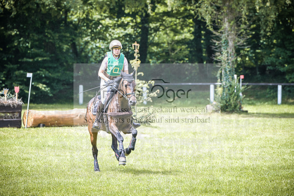 DOS_7134 | Entdecke hochwertige Reitturnierfotos von Foto Oger. Professionell, emotional und authentisch – jetzt Lieblingsmomente im Shop bestellen.Deutschlandweite Turnierfotografie. - Realisiert mit Pictrs.com