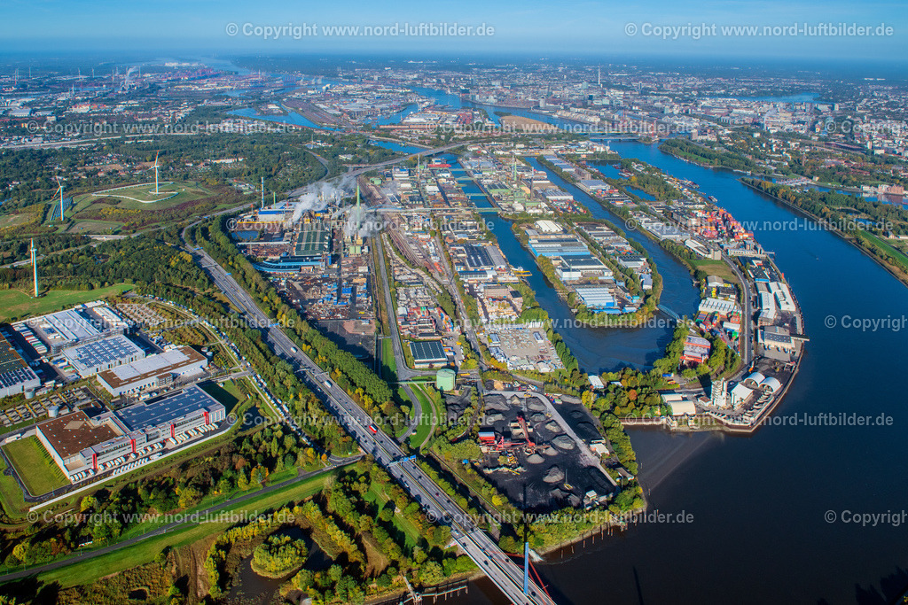 Hamburg_Peute_Aurubis_Kupfer_Hütte_ELS_4542091022 | HAMBURG 09.10.2022 Industrie- und Gewerbegebiet an der Peutestraße - Hovestraße - Müggenburger Hauptdeich entlang des Flussverlaufs der Norderelbe im Ortsteil Veddel in Hamburg, Deutschland. // Industrial and commercial area on Peutestrasse - Hovestrasse - Mueggenburger Hauptdeich in the district Veddel in Hamburg, Germany. Foto: Martin Elsen