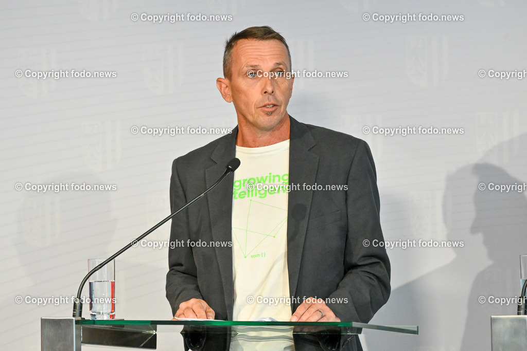 Pressekonferenz_ Land Ooe_  Oesterreichs erstes KI-Zertifizierungszentrum startet in Ooe_ 27.07.2023-23 | 27.07.2023, OK Mediendeck Linz, AUT, Pressekonferenz Stelzer,Achleitner,Haas,Manz - Oesterreichs erstes KI-Zertifizierungszentrum startet in Ooe, TUEV Austria und Software Competence Center Hagenberg eroeffnen gemeinsamen KI-Test- und Qualifizierungshub, im Bild Markus Manz (CEO Software Competence Center Hagenberg (SCCH))