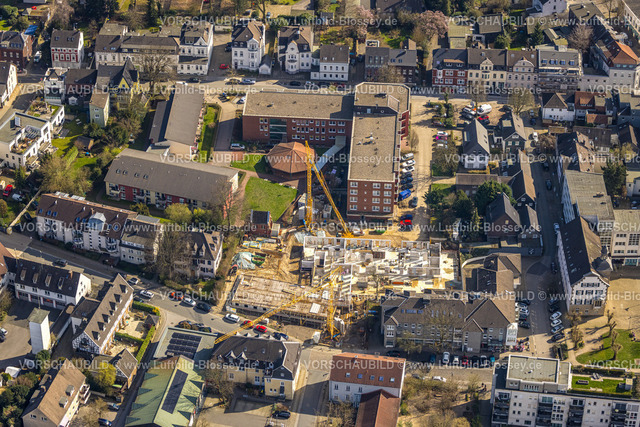 Essen240302433Kettwig | Luftbild, Baustelle Neubau des Altenheims Georg-Schrievers-Haus Adolphi-Stiftung an der Schulstraße, Rathaus Kettwig, Johann-Grimhold-Haus Pflegedienst rotes Gebäude, Kettwig, Essen, Ruhrgebiet, Nordrhein-Westfalen, Deutschland