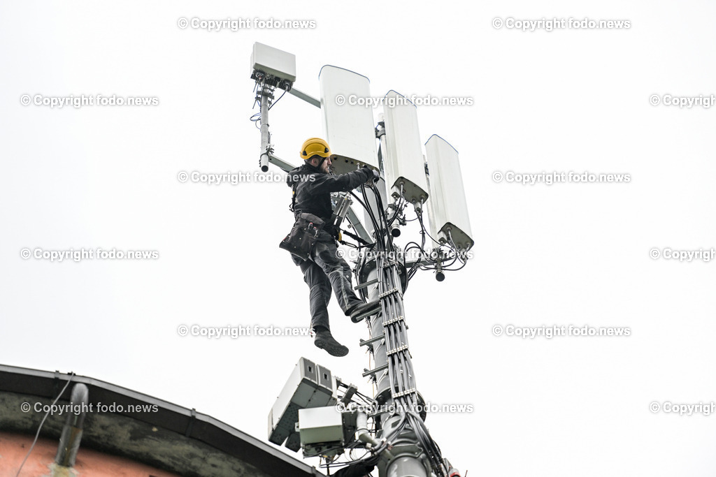 Mobilfunktechniker_ 19.04.2023-9 | 19.04.2023, Sattledt, AUT, Mobilfunk, Mobilfunktechniker, Handymast, im Bild Mobilfunk, Mobilfunktechniker, Handymast, Antennenanlage