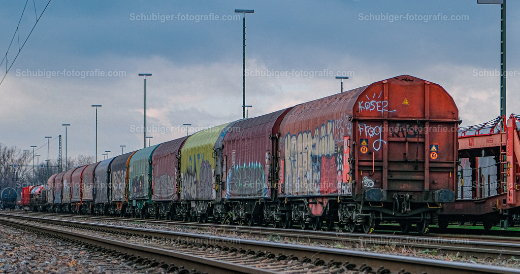 Güterzug | Güterzug im Güterbahnhof - Realisiert mit Pictrs.com