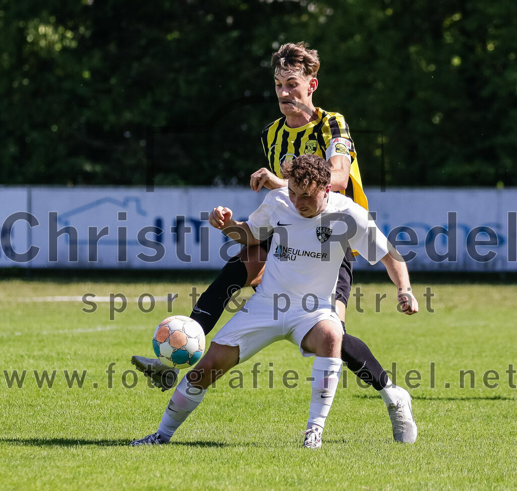 2023-08-19_063_FC_Moosinning_gegen_SV_Reichertsheim | Moosinning, Deutschland, 19.08.2023:
Fußball, Bezirksliga Oberbayern Ost 2023 / 2024, 5. Spieltag, FC Moosinning gegen SV Reichertsheim, Endergebnis: 0:4

Dennis Stauf (FC Moosinning, #15), Tobias Michel (SV Reichertsheim, #16)

Foto: Christian Riedel / fotografie-riedel.net