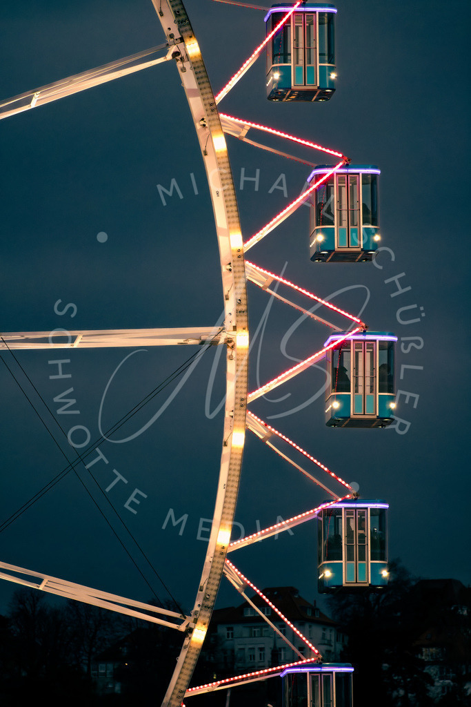 2023-12-15 Weihnachtsmarkt Lichterzauber Stuttgart 001 | Schwotte Media - Realisiert mit Pictrs.com