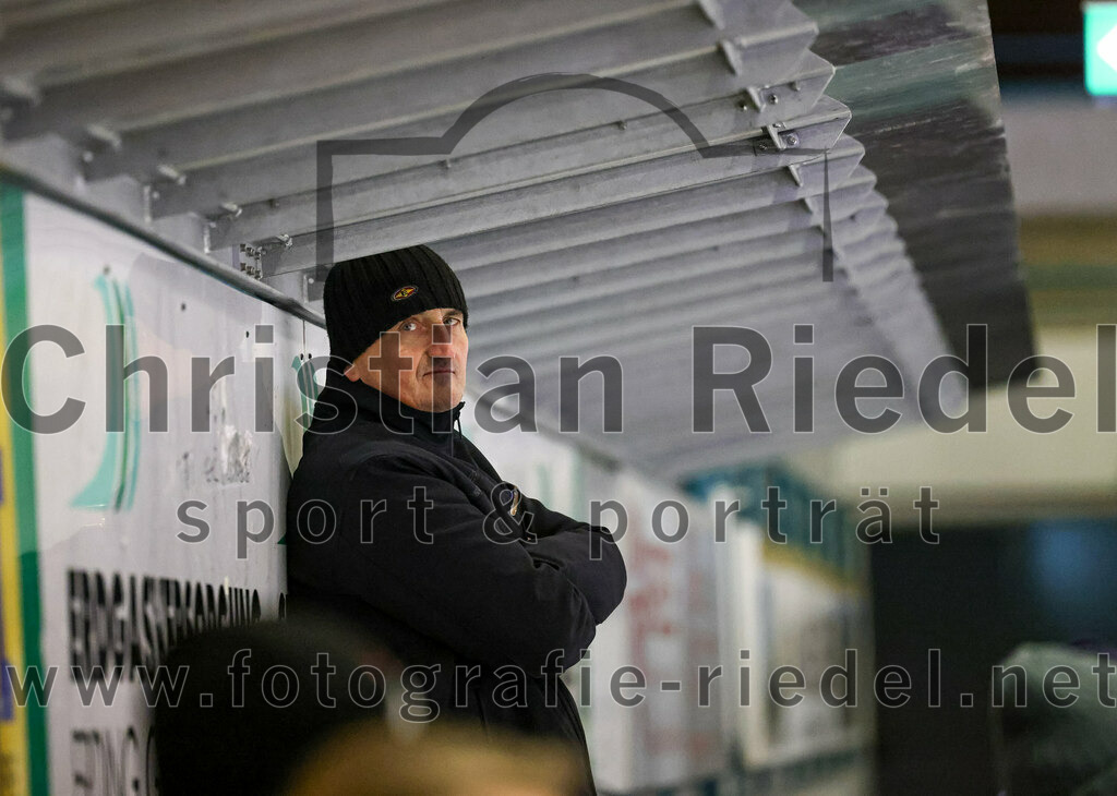 2022-12-16_002_TSV_Erding_gegen_EC_Pfaffenhofen | Erding, Deutschland, 16.12.2022:
Eishockey, Bayernliga 2022 / 2023, 21. Spieltag, TSV Erding gegen EC Pfaffenhofen, Endergebnis: 14:1

Trainer Stefan Teufel (EC Pfaffenhofen)

Foto: Christian Riedel / fotografie-riedel.net