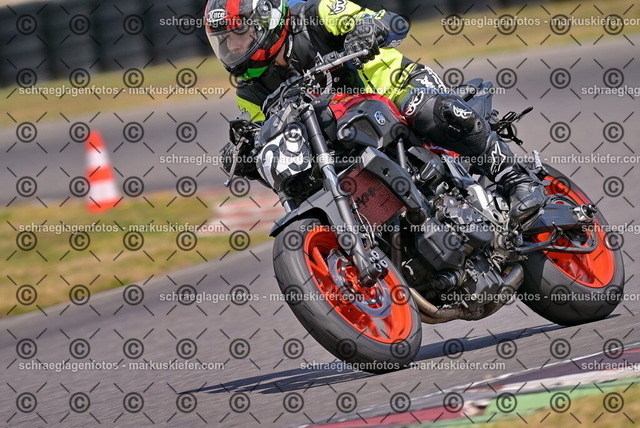 26bt05-1588 | markuskiefer.com - Realisiert mit Pictrs.com