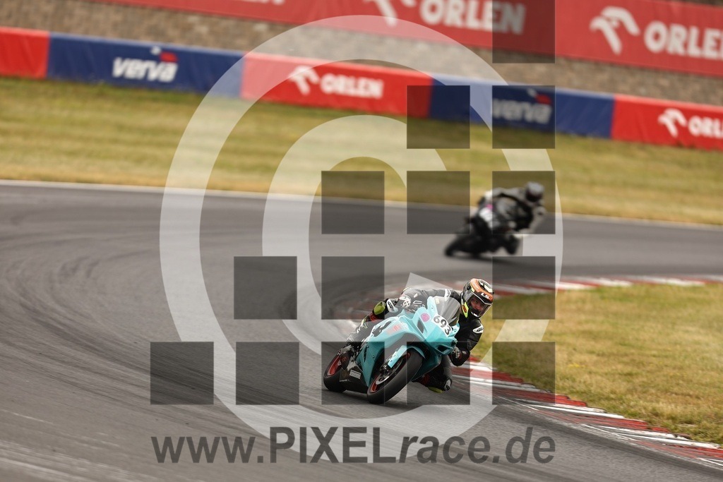 0693-20250728_01028 | Schöne Erinnerungen an spannende Momente - das festzuhalten ist unser Job. PIXELrace.de ist seit 2003 auf den Rennstrecken Europas unterwegs um die Action draußen beim Fahren und die wunderbare Stimmung imm Fahrerlager für euch einzufangen.