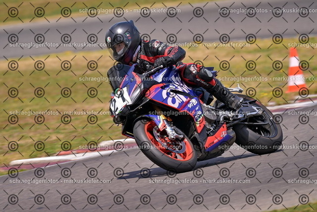 26bt05-1491 | markuskiefer.com - Realisiert mit Pictrs.com