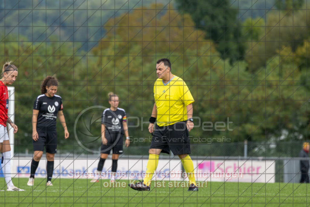 20250928_140558_0362 | #,1.FC Donzdorf (schwarz) vs. TV Derendingen (rot), Fussball, Frauen-Verbandsliga Württemberg, 03. Spieltag, Saison 2025/2026, Rasenplatz Lautertal Stadion, Süßener Straße 16, 73072 Donzdorf, 28.09.2025 - 13:00 Uhr,Foto: PhotoPeet-Sportfotografie/Peter Harich