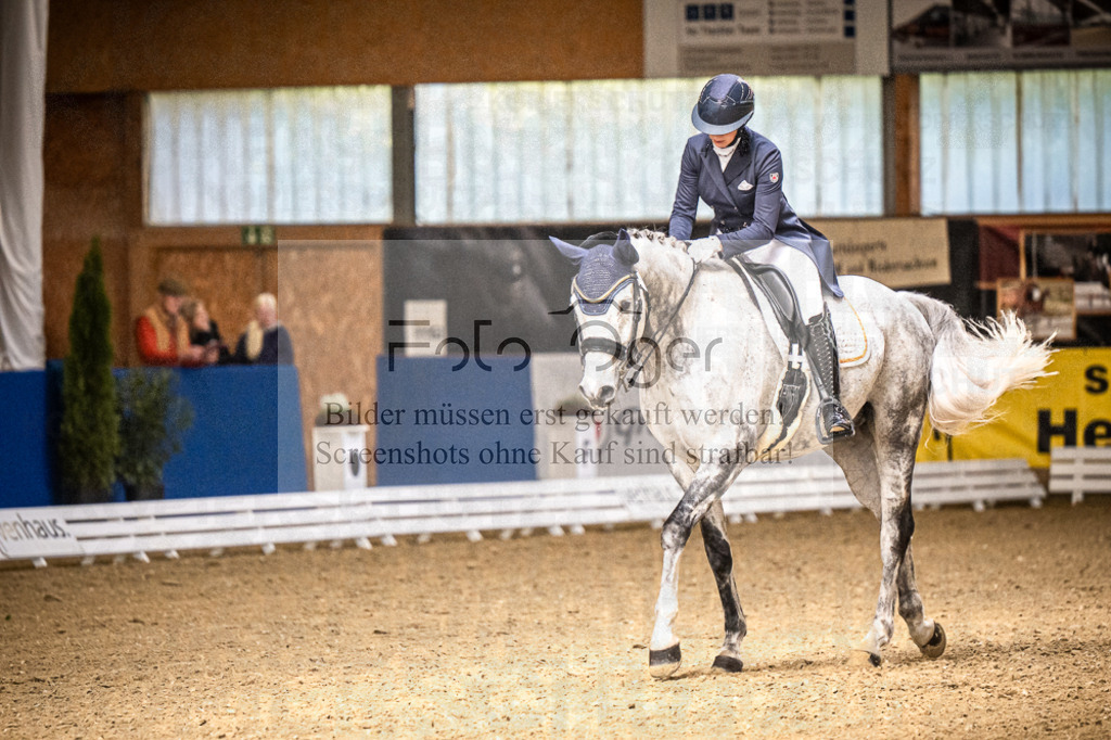 DOS_3349 | Entdecke hochwertige Reitturnierfotos von Foto Oger. Professionell, emotional und authentisch – jetzt Lieblingsmomente im Shop bestellen.Deutschlandweite Turnierfotografie. - Realisiert mit Pictrs.com