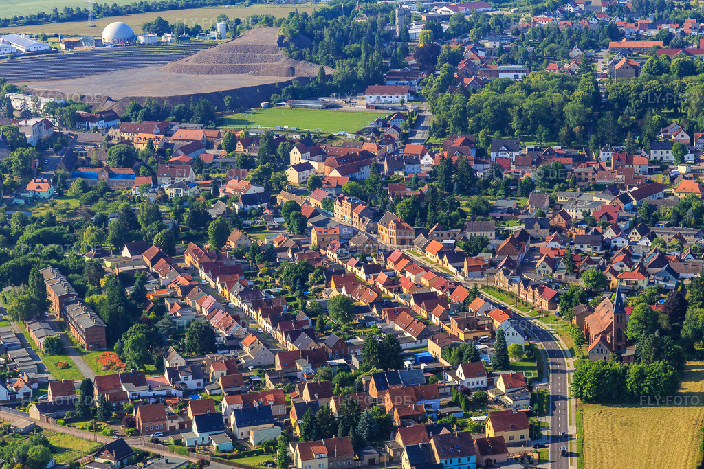 Luftbild: Luisenstraße, Wilhelmstr in Klostermansfeld im Bundesland Sachsen-Anhalt in Deutschland. Foto: IMG_148127.jpg vom 12.06.2025 durch Werner Riehm/FLY-FOTO.de