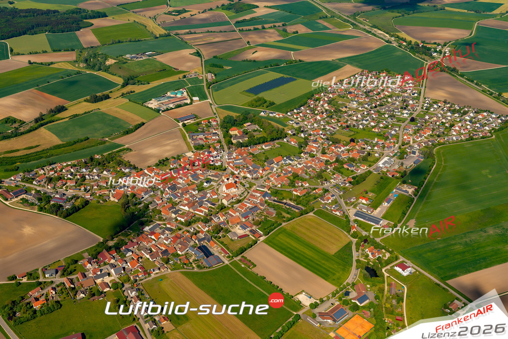 Das Luftbild zeigt :  Fünfstetten - Die Luftaufnahme wurde 2024 vom UL-Flugzeug aus erstellt ( keine Drohne ) - Hochauflösende Luftaufnahme - Für grossformatige Ausdrucke geeignet. Die Geschenkidee !Mit Lizenz und Bildrechte bestellbar