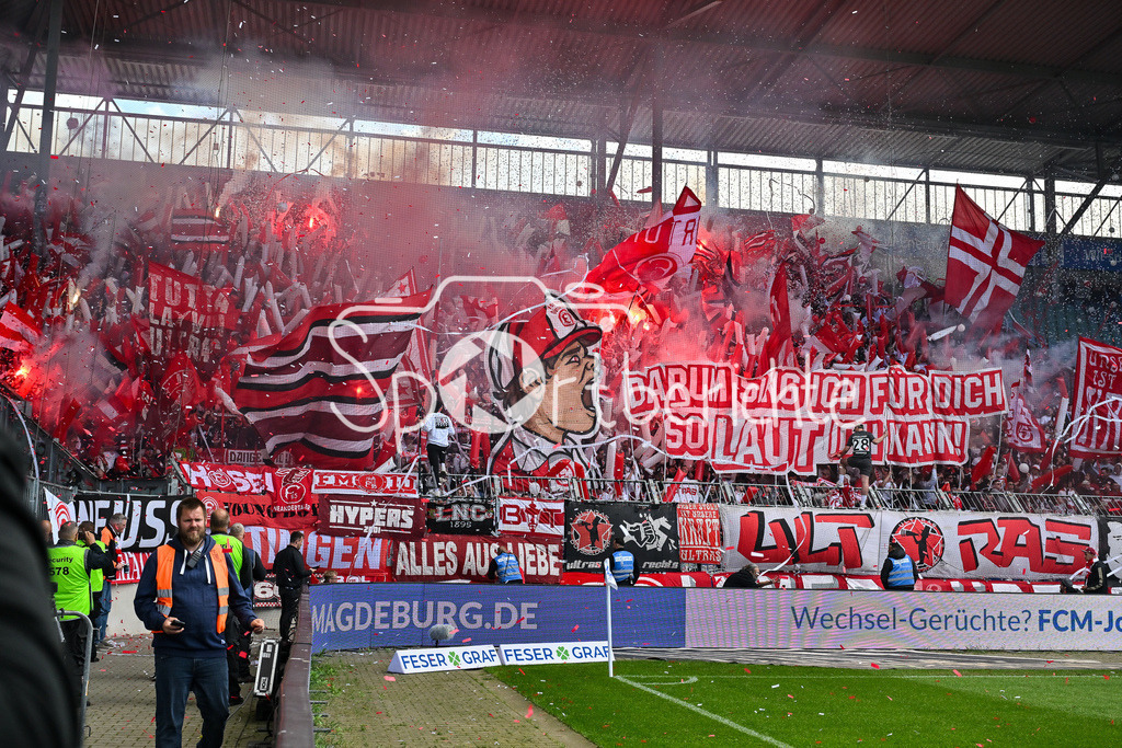 1. FC Magdeburg - Fortuna Düsseldorf | Die Fans der Fortua haben zu Spielbeginn eine Choreographie vorbereitet / Choreo / Ultras / 2. Bundesliga: 1. FC Magdeburg - Fortuna Duesseldorf, Avnet-Arena am 18.05.2025 / DFL REGULATIONS PROHIBIT ANY USE OF PHOTOGRAPHS AS IMAGE SEQUENCES AND/OR QUASI-VIDEO / Pyrotechnik / Pyro