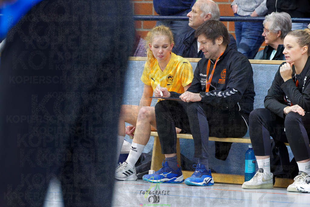 Frauen Oberliga Mitte (HHV); HSG Eibelshausen/Ewersbach - HSG Wettenberg II | Frauen Oberliga Mitte (HHV); HSG Eibelshausen/Ewersbach - HSG Wettenberg II am 13.12.2025 in Steinbrücken (Sporthalle am Hammerweiher)Photo © 2025 - Jörg Heinrich - Realisiert mit Pictrs.com