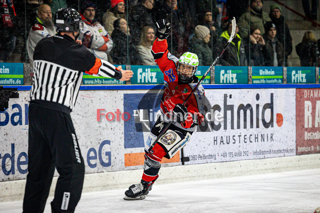 TSV Peißenberg MINERS gegen ESC Kempten SHARKS | Eishockey Bayernliga Herren Pre-Playoffs 2024/25, TSV Peißenberg MINERS gegen ESC Kempten SHARKS, 20250131,Tor Anton ENGEL (MINERS 9), Torjubel,2025-01-31 in Peißenberg (Eisstadion Peißenberg)Anton ENGEL (MINERS 9)Copyright: WolfgangxLindner foto-lindner.de