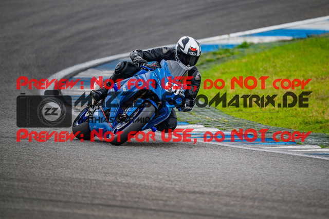 MaZZes_FotoMatrix_240701_6007705_5483 | ROT