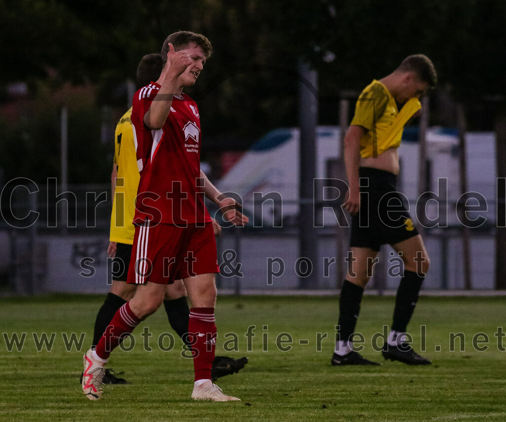 2023-09-07_102_FC_Finsing_gegen_FC_Moosinning_II | Finsing, Deutschland, 07.09.2023:
Fußball, Kreisliga 2023 / 2024, 8. Spieltag, FC Finsing gegen FC Moosinning II, Endergebnis: 3:0

Fabian Kövener (FC Finsing, #12)

Foto: Christian Riedel / fotografie-riedel.net